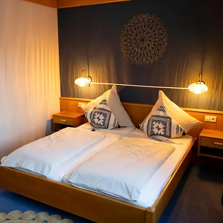 Guelser Weinstube Szálloda 3*